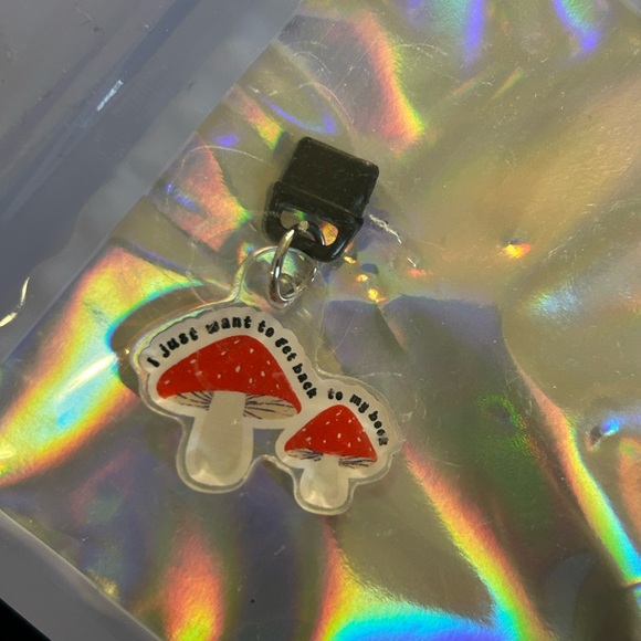 Kindle mushroom charm - Picture 2 of 2